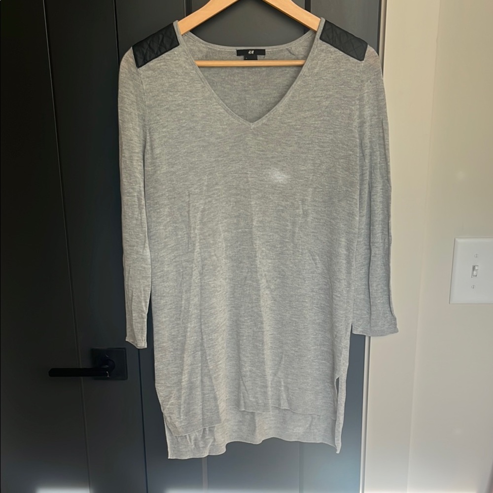 H&M Gray V-Neck Women's Top